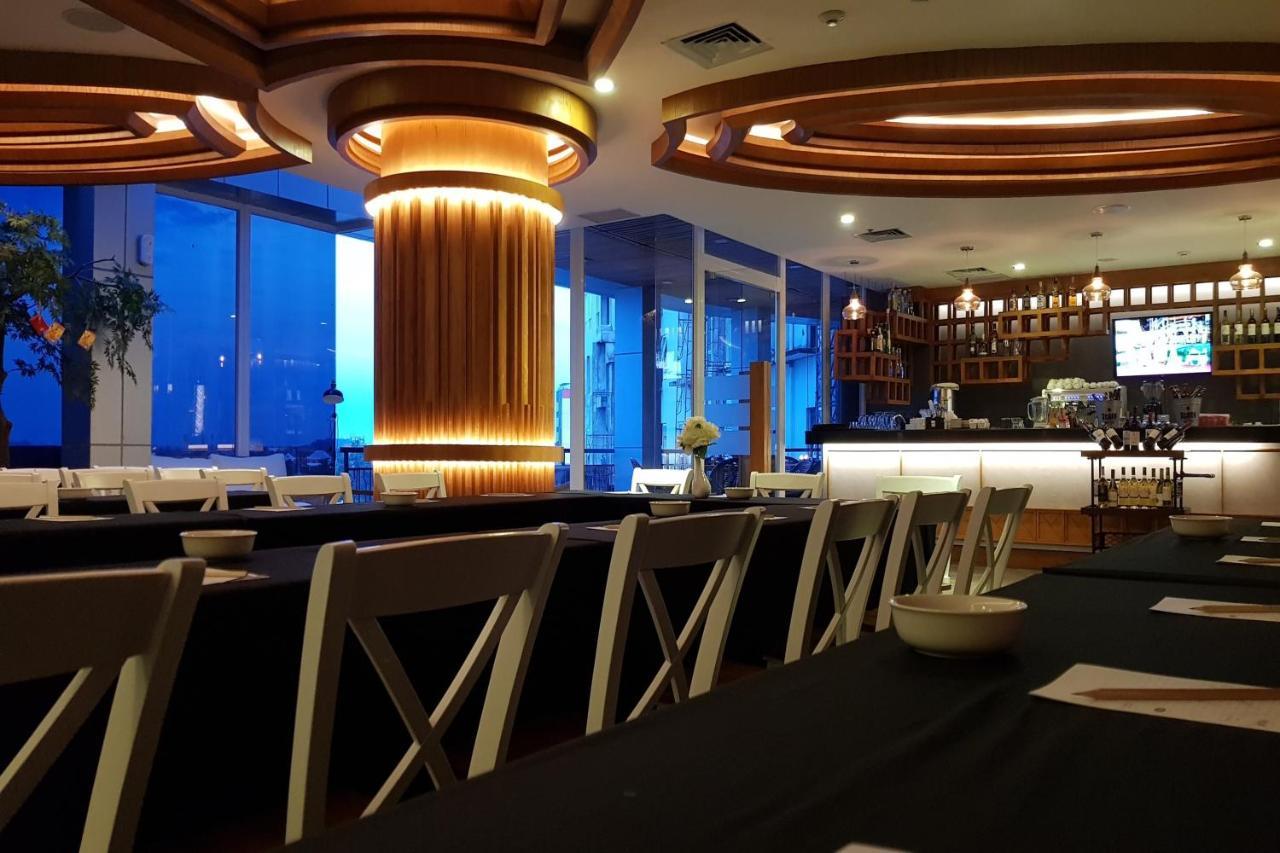 Astara Hotel Balikpapan Buitenkant foto